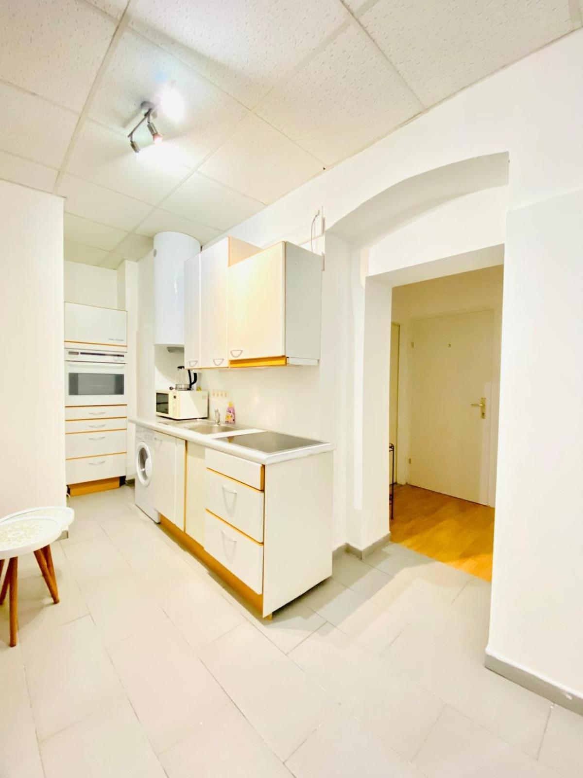 Affordable 3bedroom In Quiet Neighborhood Apartment *