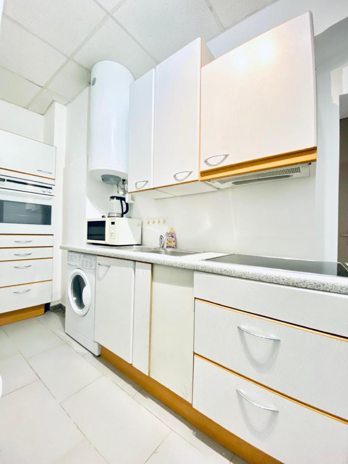 Affordable 3bedroom In Quiet Neighborhood Apartment *